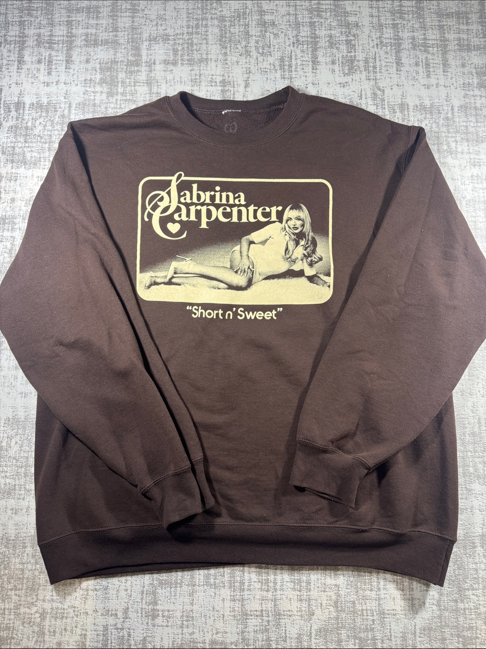 Orignal Concert Sabrina Carpenter Brown Graphic Crewneck Sweatshirt 28X24PTP